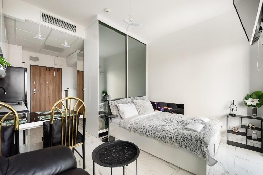 Wola Chic Luxury Studio by BookingHost photo 2