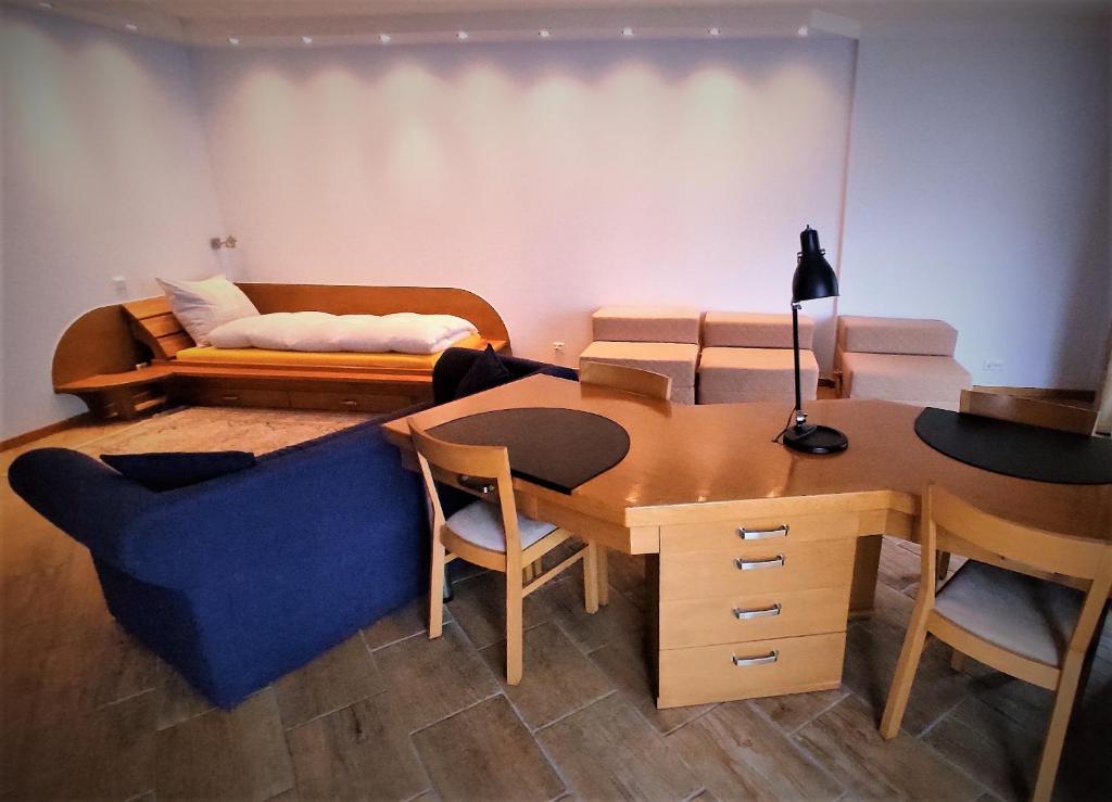 Studio 4 photo 2
