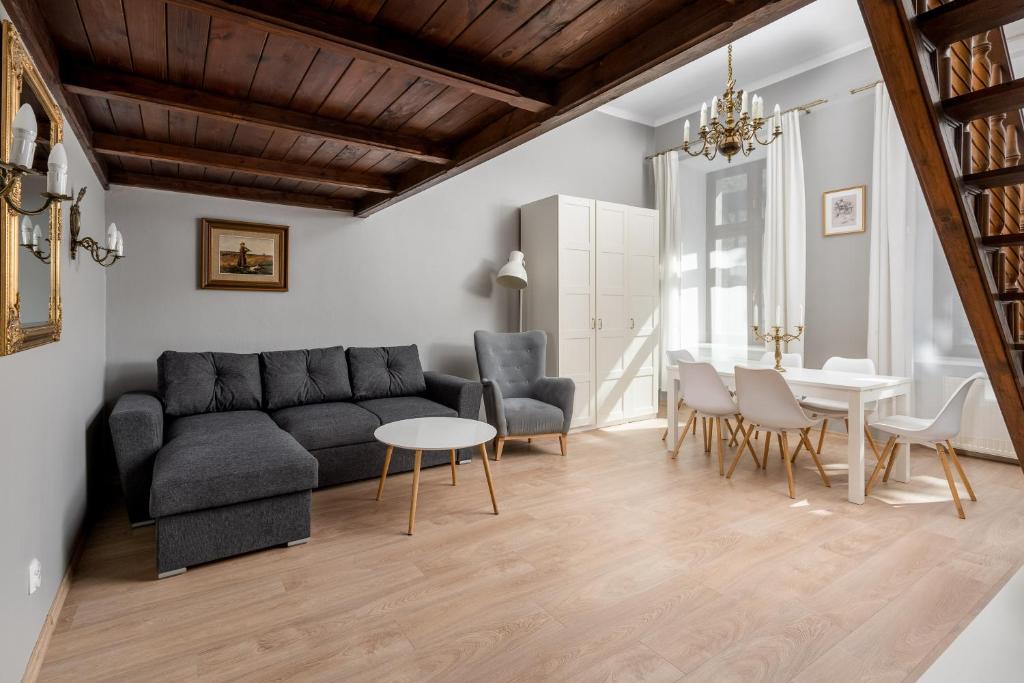 Starowiślna 37 Apartment with Mezzanine by BookingHost — photo 1
