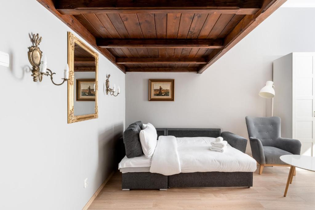 Starowiślna 37 Apartment with Mezzanine by BookingHost photo 2