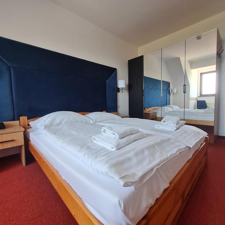 Ski Hotel photo 2