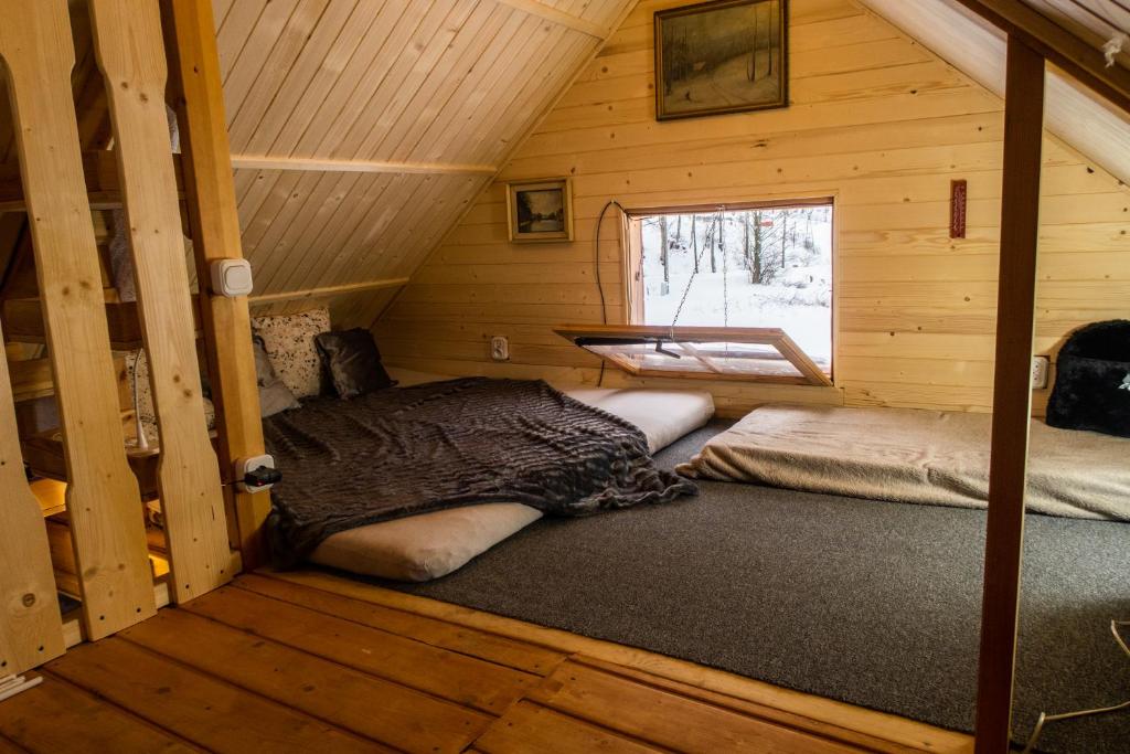 Drewniany domek pod masywem Śnieżnika photo 2