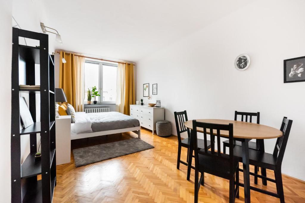 Superior Metro Centrum Apartment by BookingHost photo 2