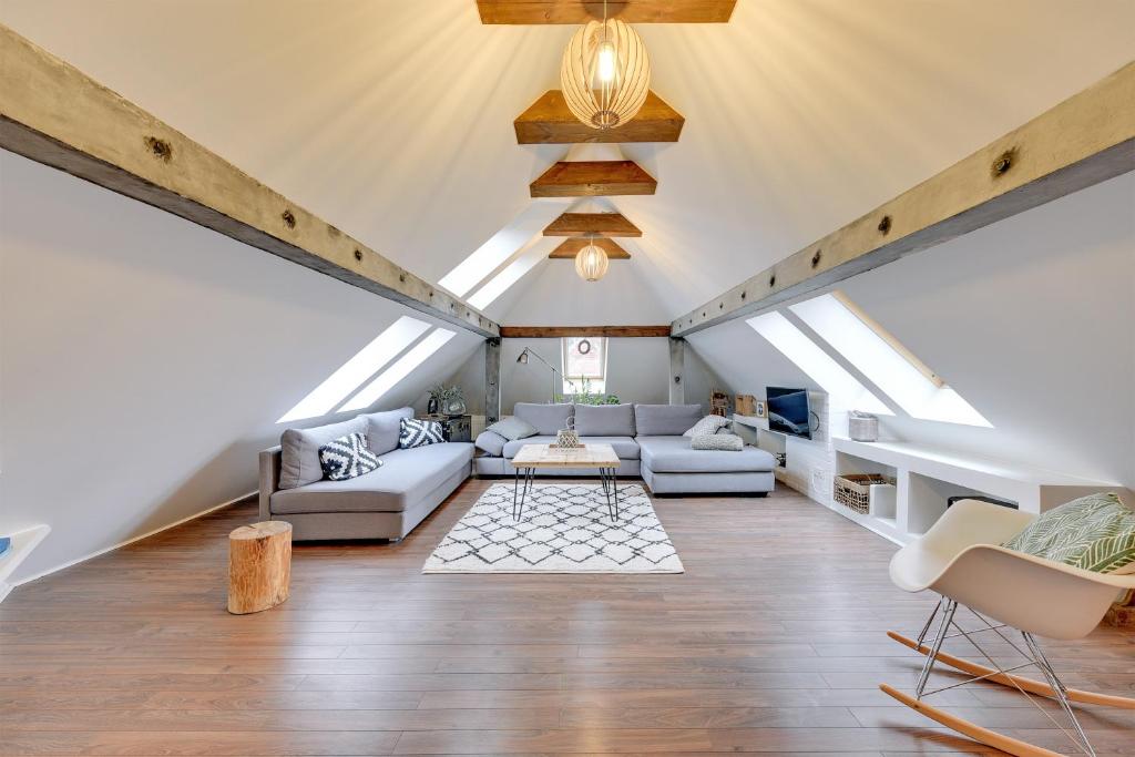 Grand Apartments - Wood Loft Apartment — photo 1