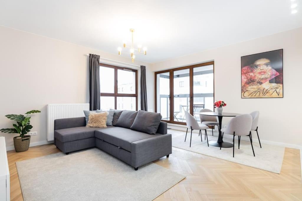 Superb Place to Live Mokotow 8th floor suite — photo 1