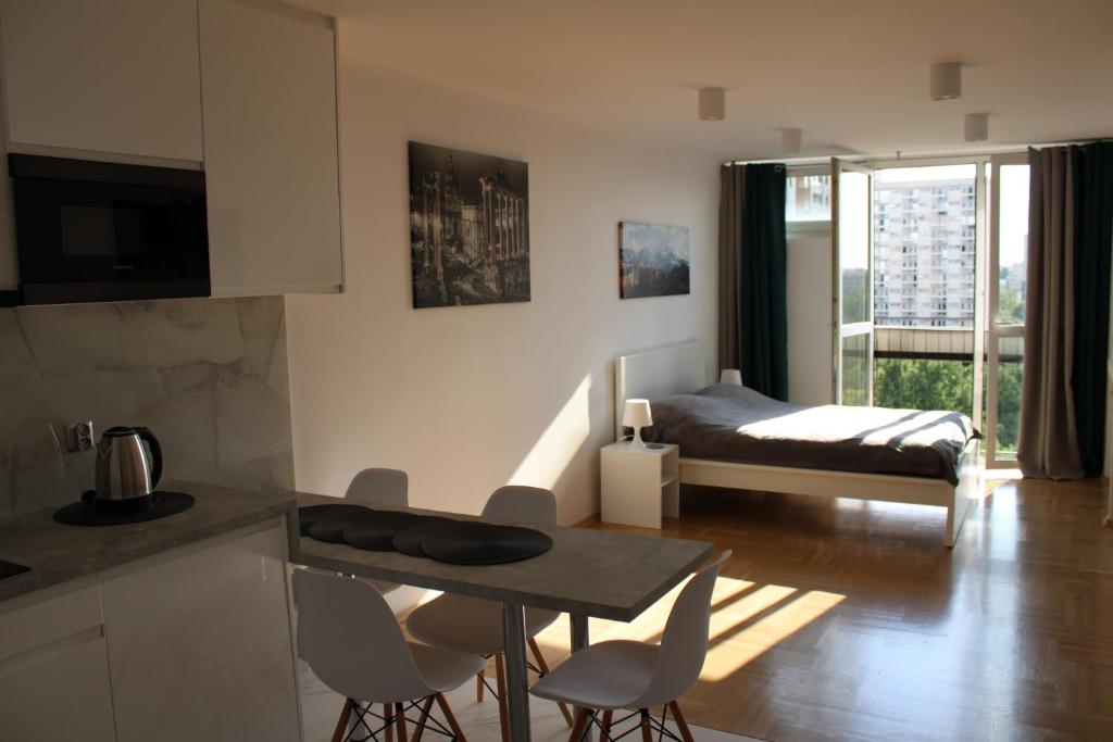 Strict center Warsaw comfortable apartment photo 2