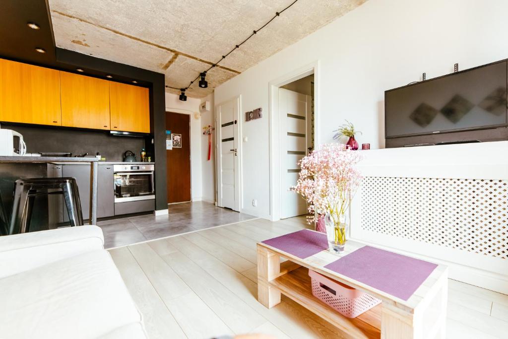 9th Floor Panoramic View Quiet Modern by PolandBnB photo 2