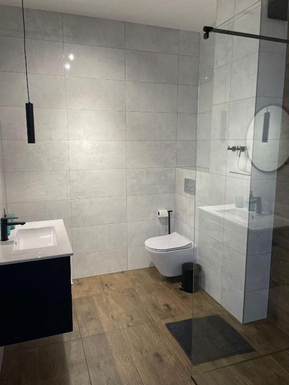 Z Widokiem Apartamenty - apartamenty z widokiem na góry i zewnętrzną balią photo 3
