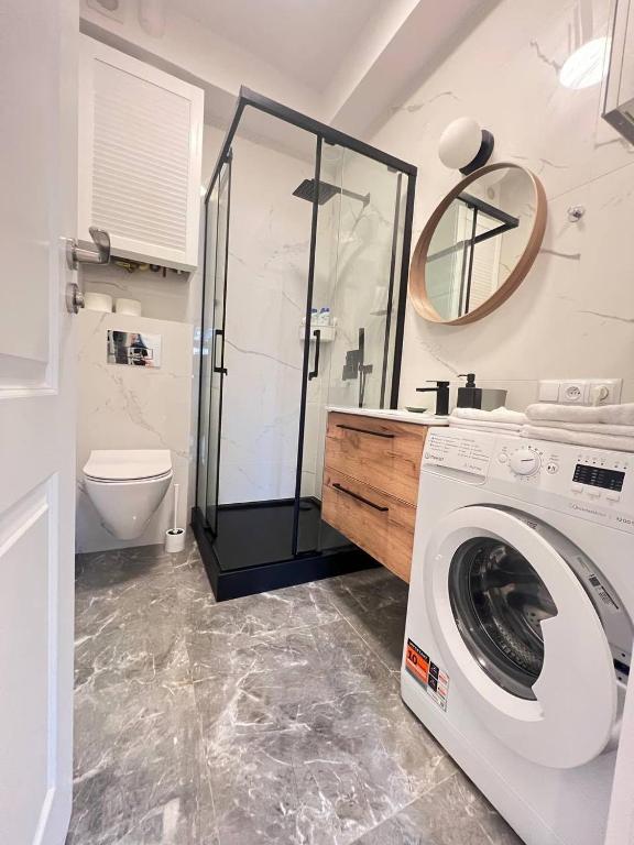 Nowoczesna kawalerka w zabytkowej kamienicy w centrum miasta photo 3