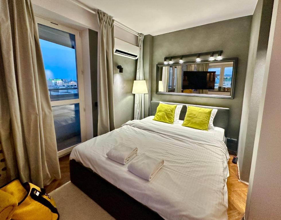 SILVER AirCondition WiFi 1Gbs 85'TV Netflix photo 2