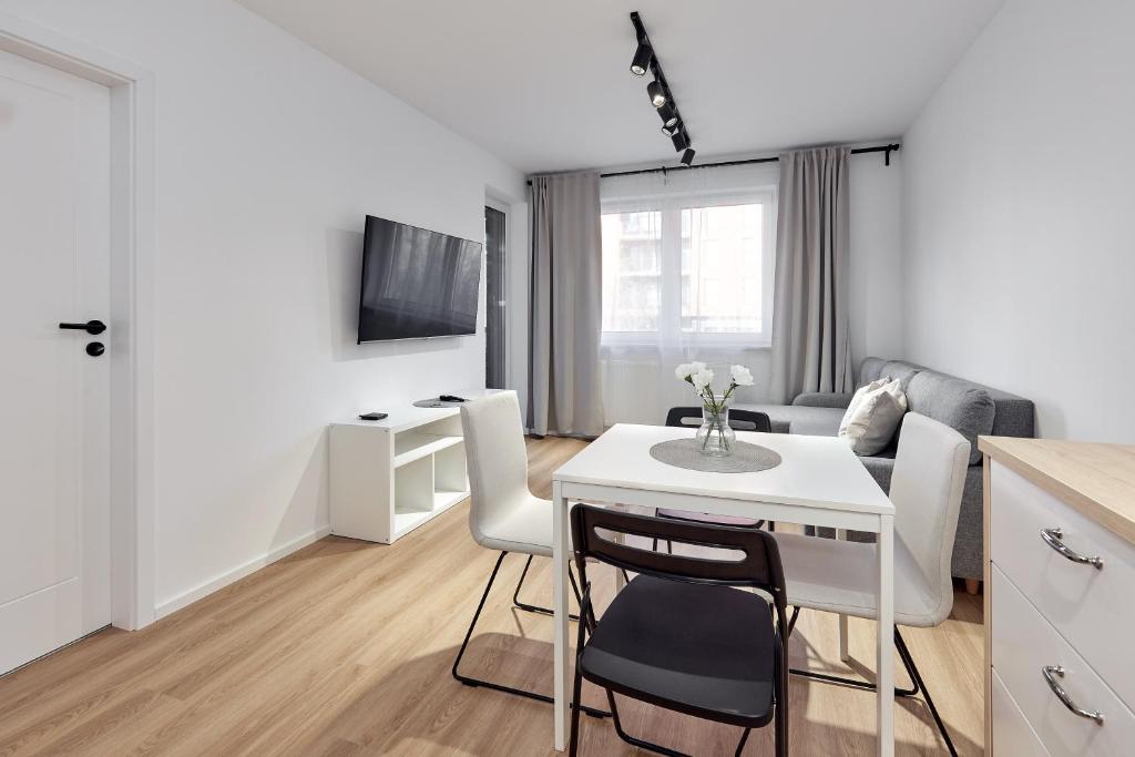 Sielawy Modern Apartment by BookingHost — photo 1