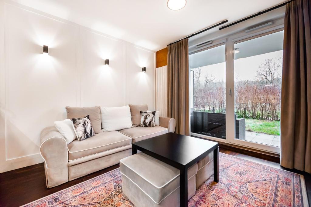 Wola Luxury Wooden Apartment by BookingHost — photo 1