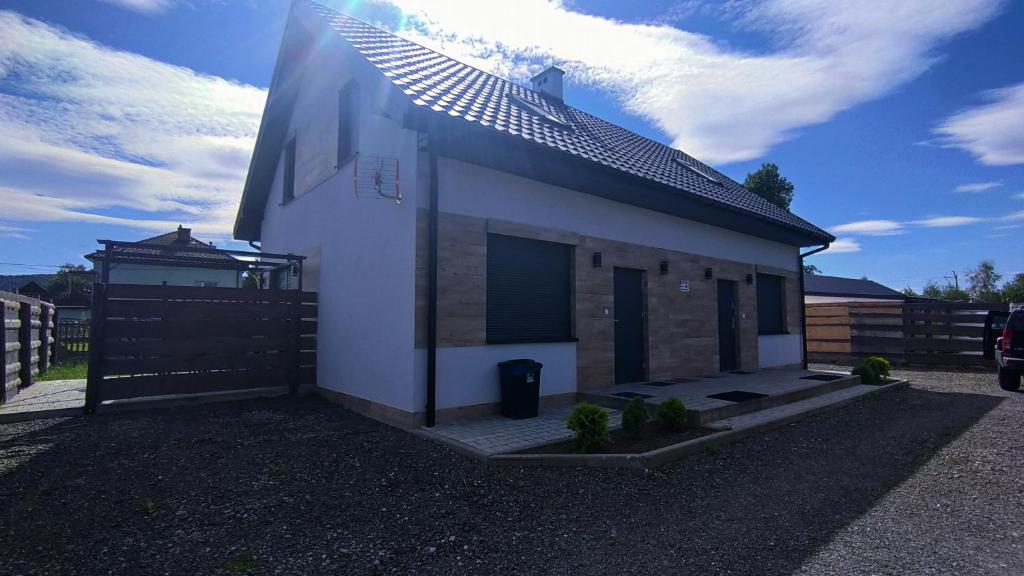 Willa Karo dom bliźniak 7-osobowy ZE STREFĄ BASENOWĄ w miejscowości Chocznia NIEDALEKO ZATORU I ENERGYLANDII — photo 1
