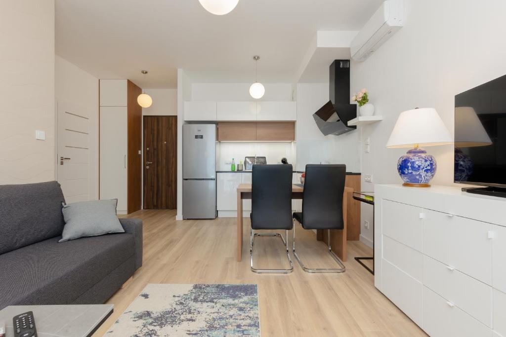 Sarmacka 23 apartment next to Medicover and Paley — photo 1