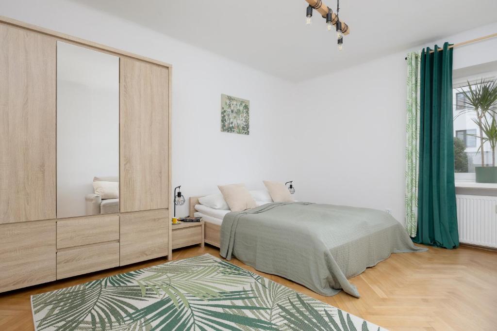 Spacious Apartment for 6 People Near the Old Town by Noclegi Renters — photo 1