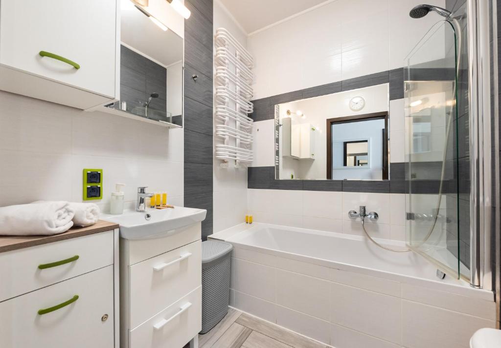 Wilanów 2-Bedroom Apartment by BookingHost photo 3