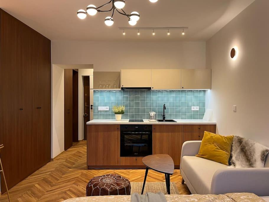 Wygodne studio z dużym balkonem — photo 1