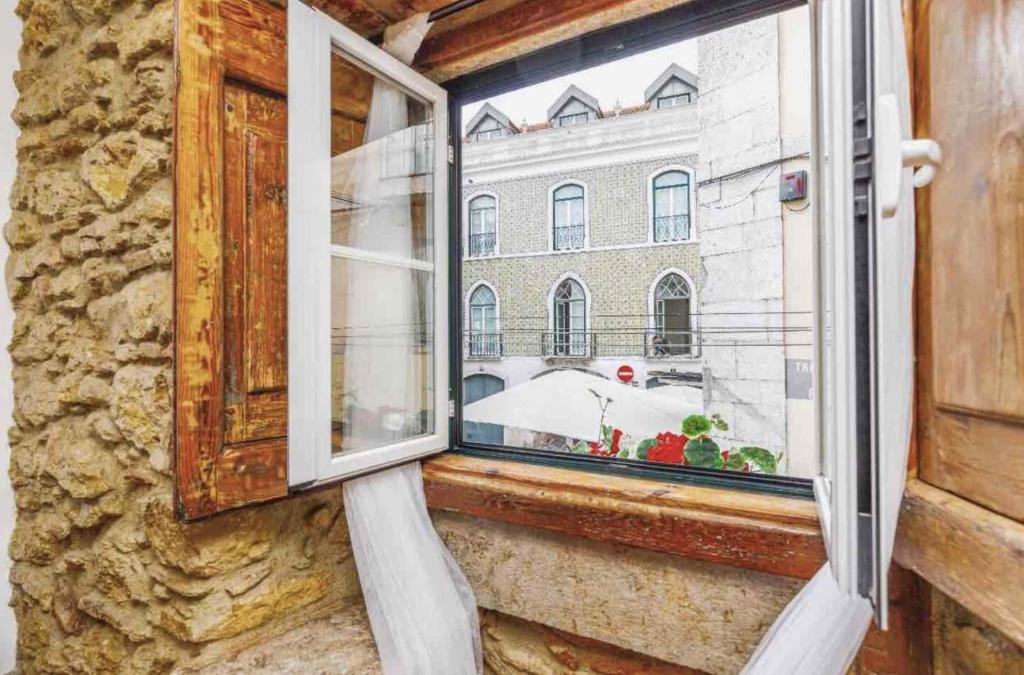 Pituresque Flat in St Jorge Castle by Homeful Homes photo 3