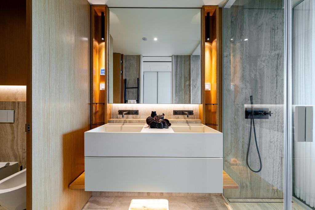 Savoy Residence Monumentalis VA by LM&AC Signature photo 3