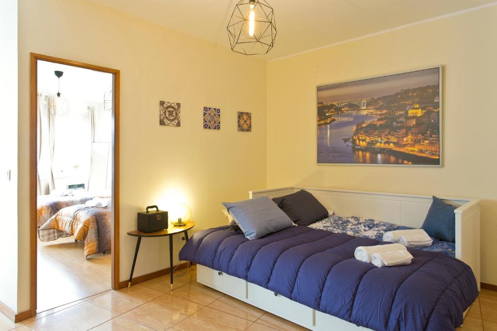 Host Wise - Spacious Trendy Flat w Netflix - Central Location photo 2