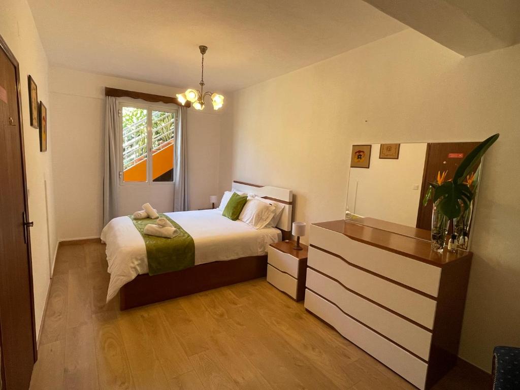 Sunset House photo 2