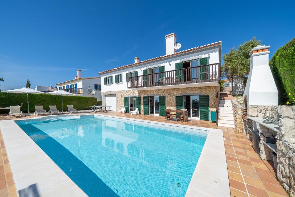 Stunning Spacious Family Villa in the Algarve — photo 1