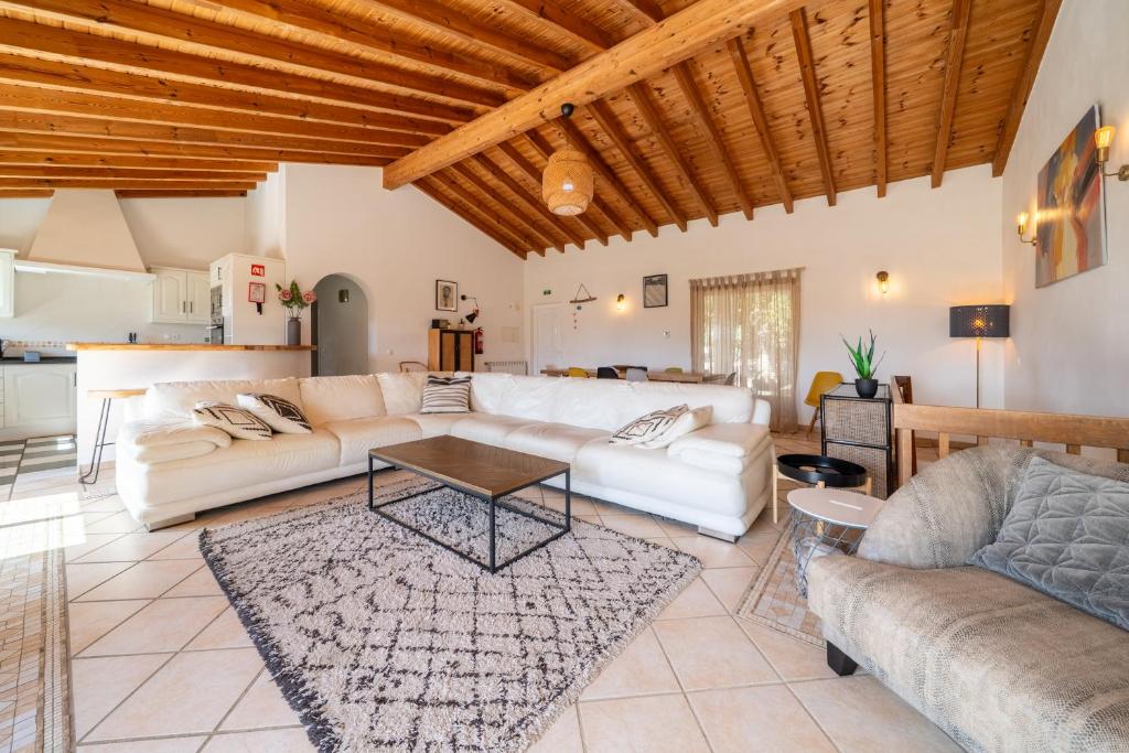 Stunning Spacious Family Villa in the Algarve photo 2