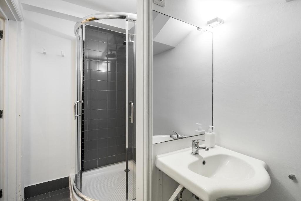 WHome Central 2-Bedroom Loft perfect to Explore Lisbon photo 3