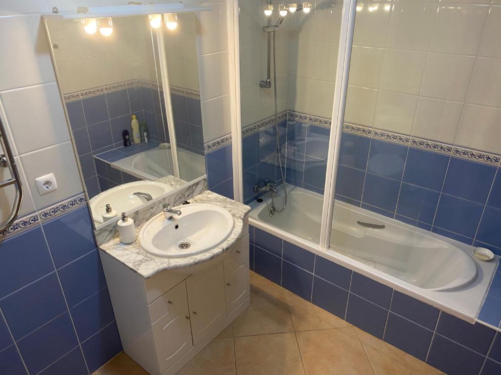 St. James Beach & Pool Apartment photo 3