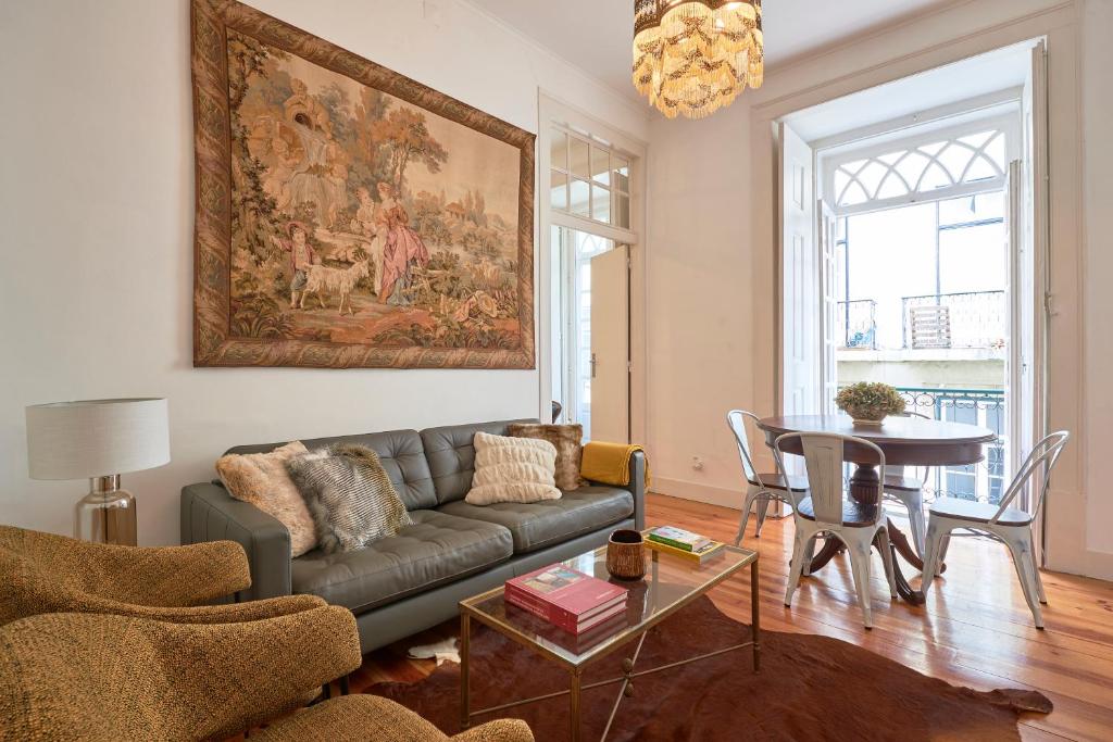 Spacious Apartment in the Perfect Lisbon Location — photo 1