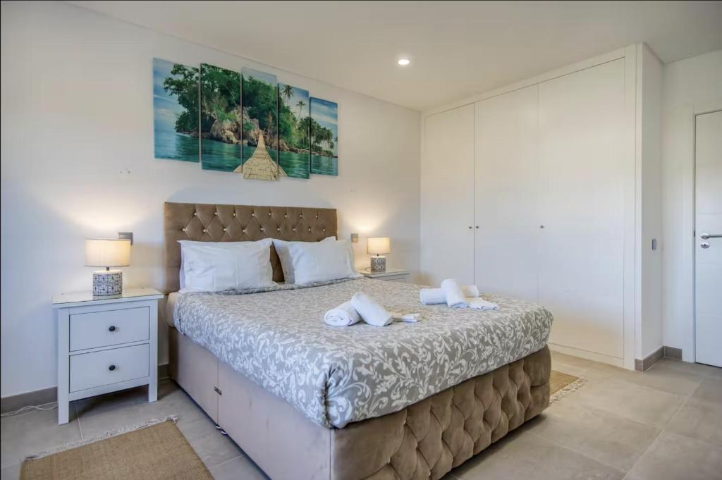 Sunny 3-Bedroom Apartment photo 2