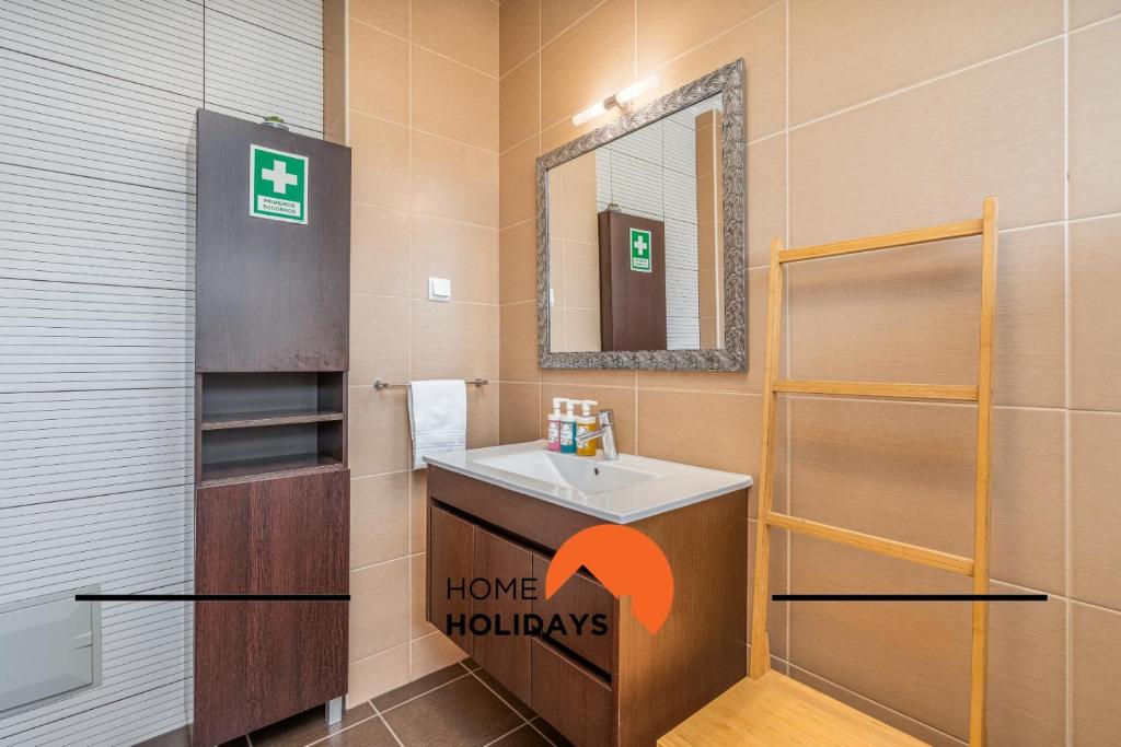 #010 Marina View Apartment Pool & Balcony photo 3