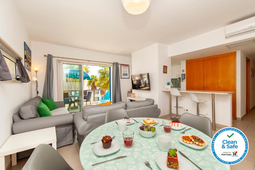 B06 - Top-Floor Marina 2 Bed Apartment — photo 1