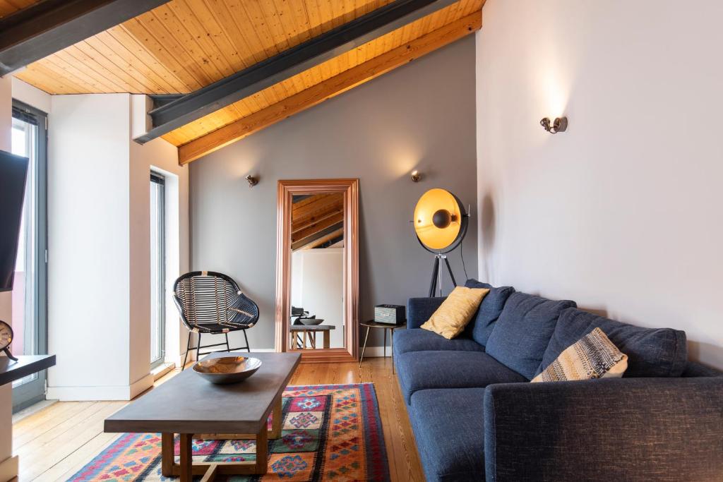 Bairro Alto Stunning Flat With Balcony by LovelyStay — photo 1