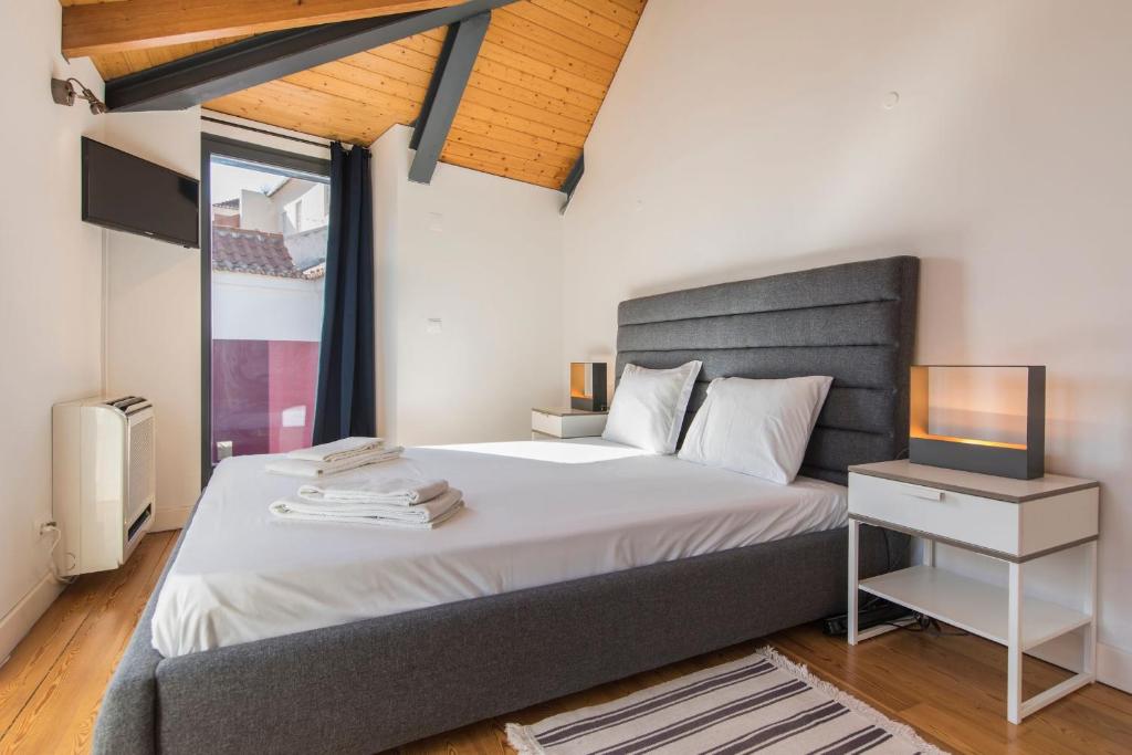 Bairro Alto Stunning Flat With Balcony by LovelyStay photo 2