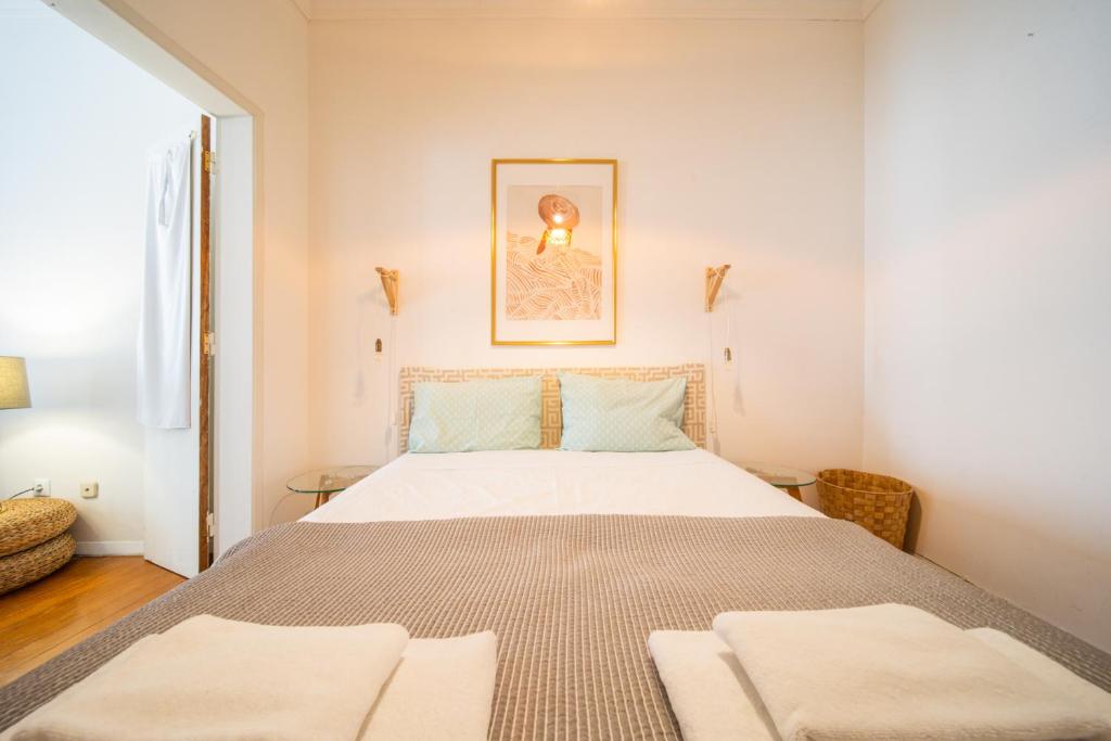 Spacious 2 bedroom Apt with large living room Lisbon photo 2