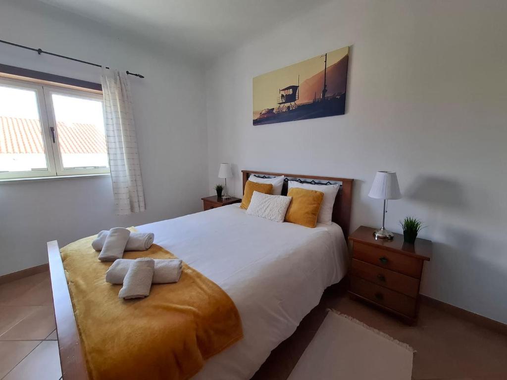 Arrifana Beach- T2 Sun & Surf Flat photo 2