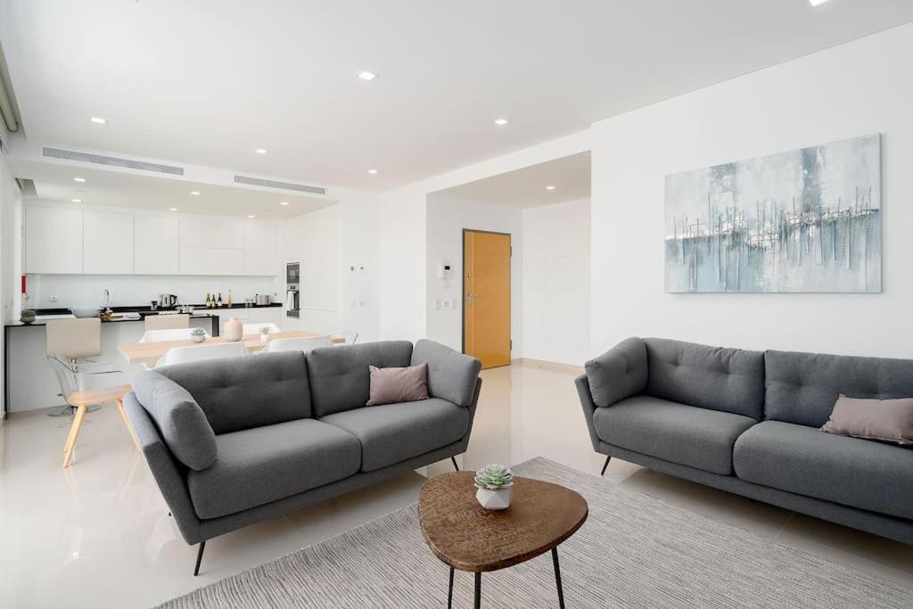 Top Floor Luxury Lagos Apartment — photo 1