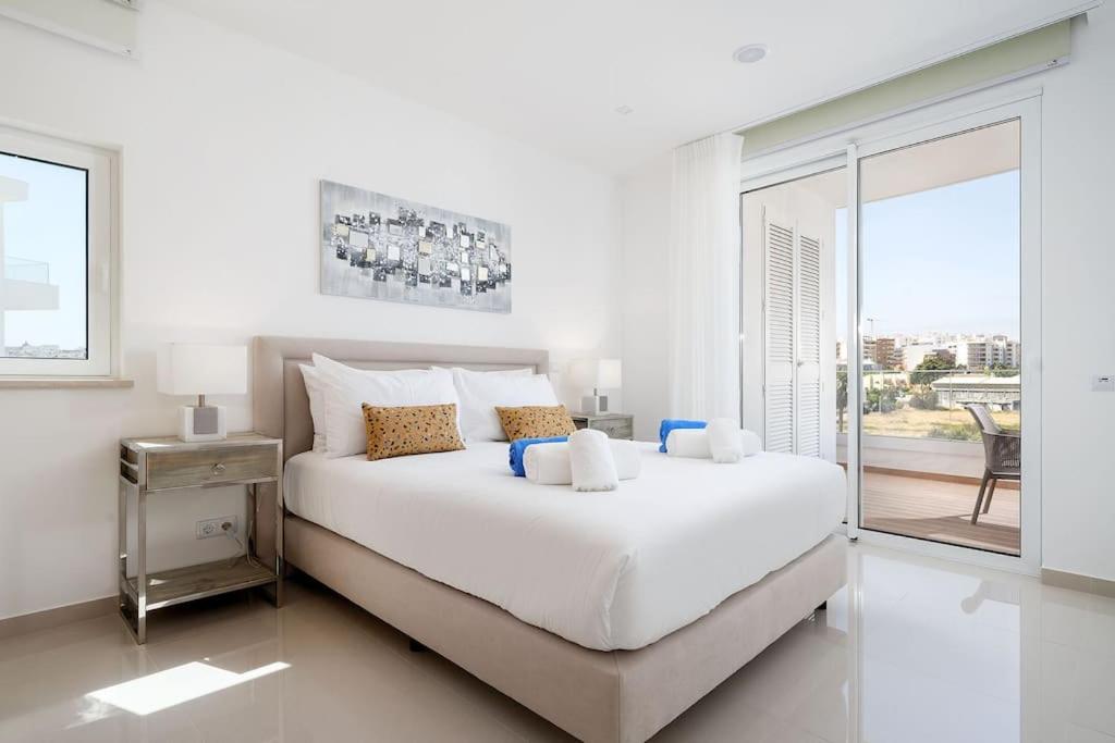 Top Floor Luxury Lagos Apartment photo 2