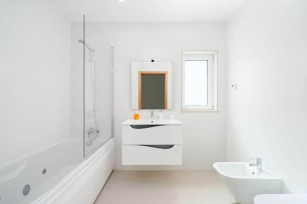 Top Floor Luxury Lagos Apartment photo 3