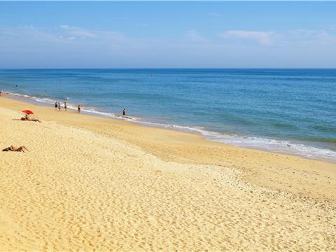 Quarteira Beach — photo 1