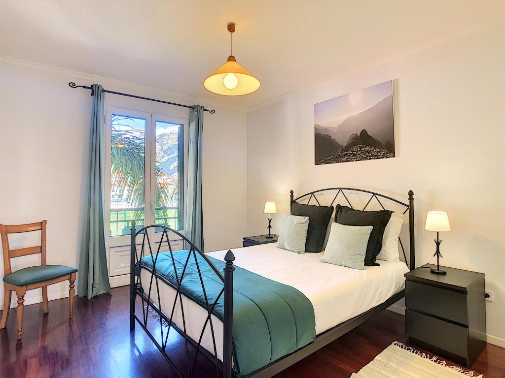 Sea N' Sun Apartment by LovelyStay photo 2
