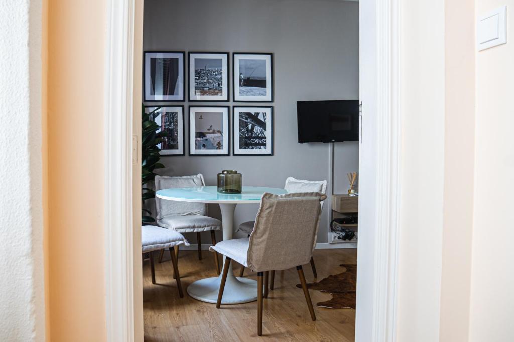 Impar Triplex House — photo 1