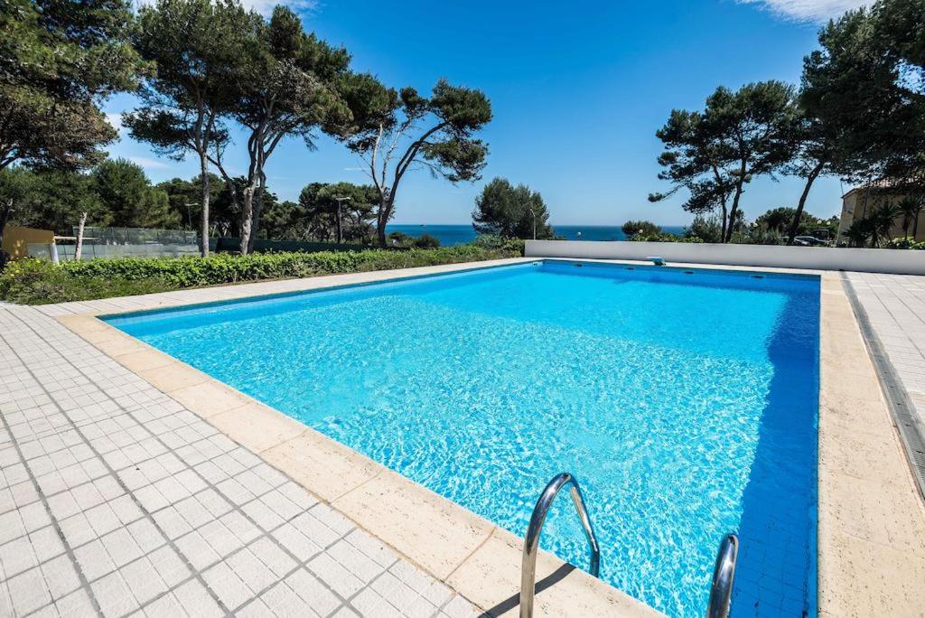 Seafront Unit 2 photo 3