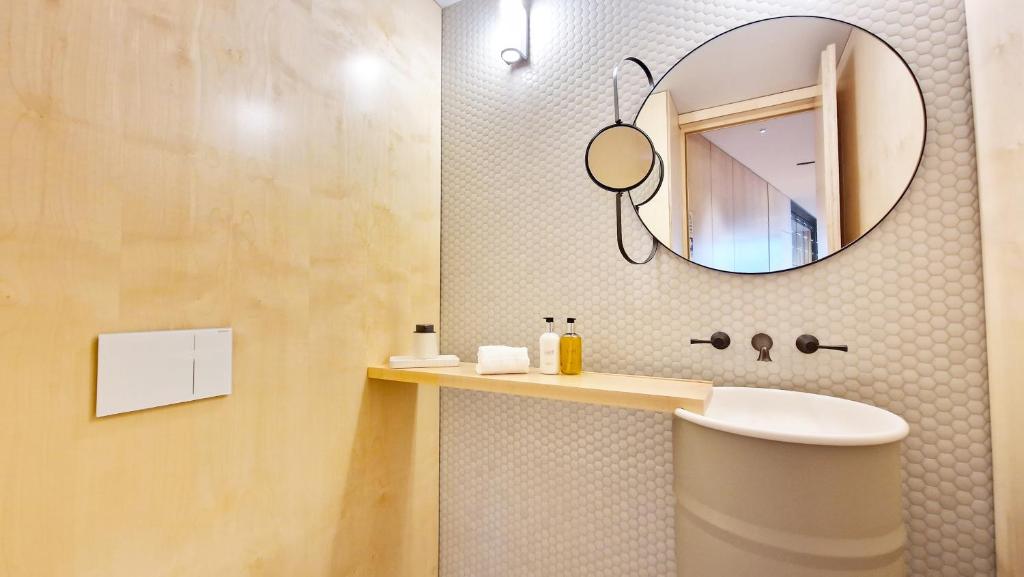 The Urban Retreat by LovelyStay photo 3