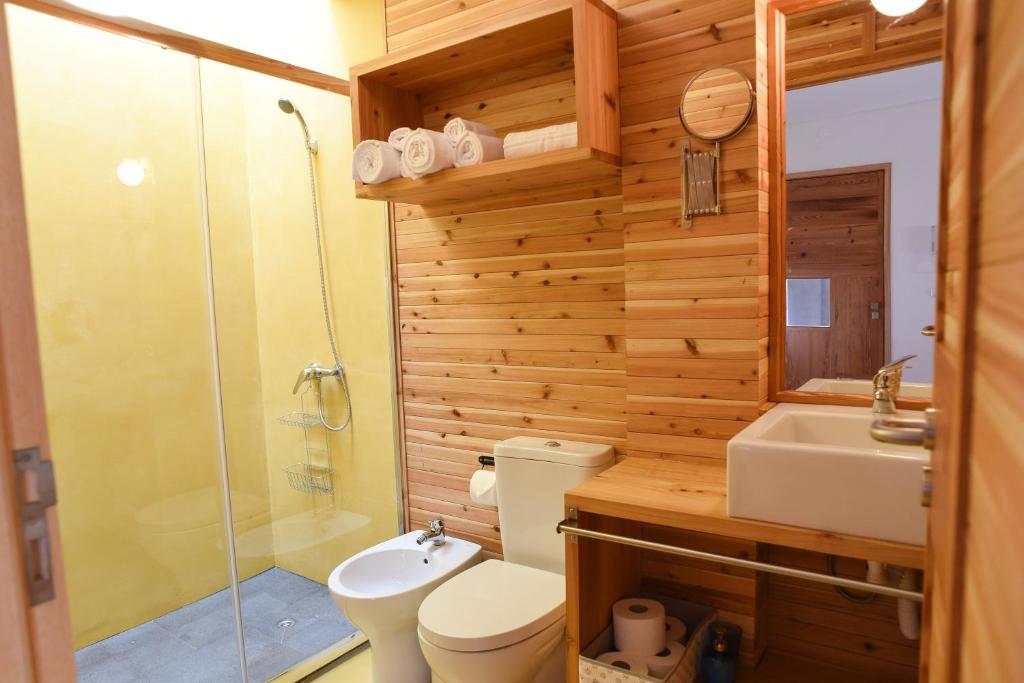 Porto Pim Bay photo 2