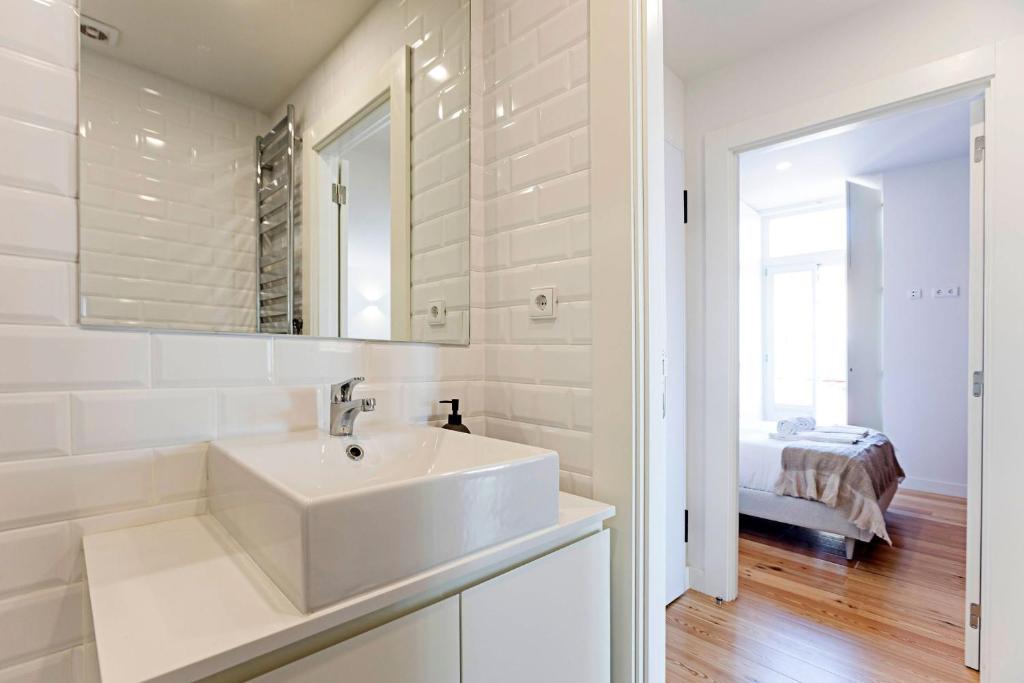 Stunning Duplex Near River by LovelyStay photo 3