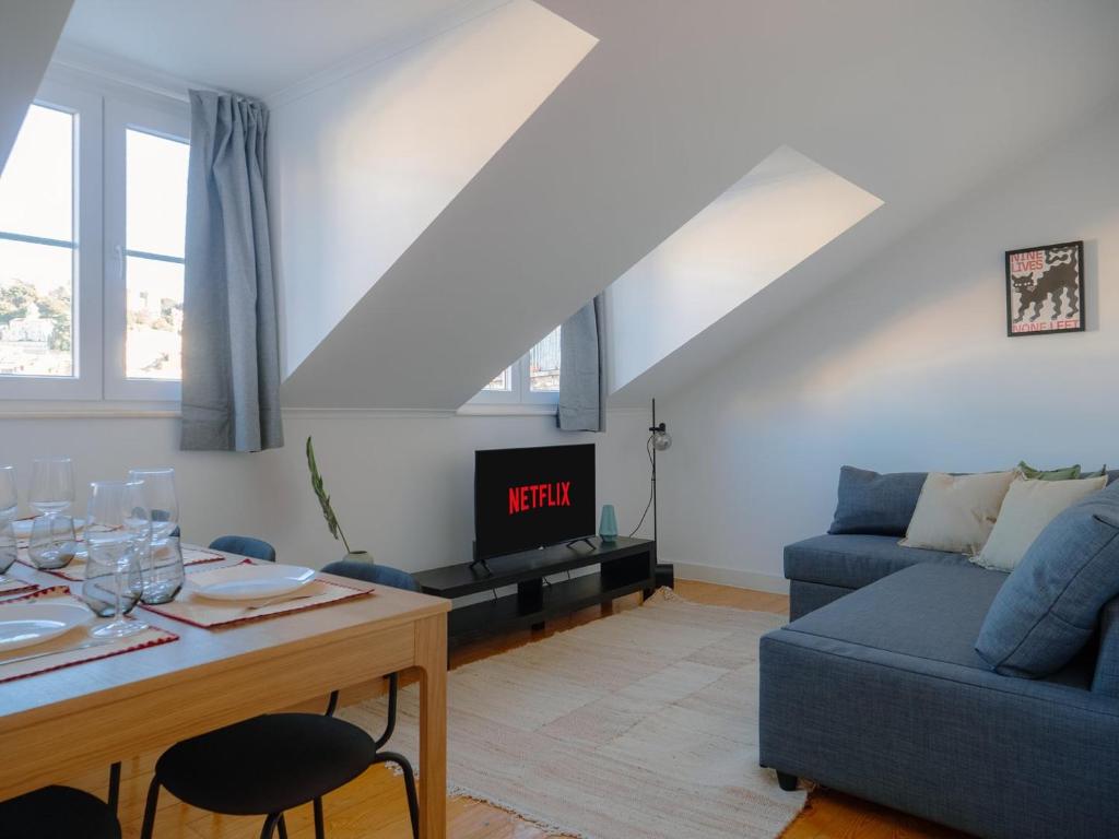 Stylish 2BR Castle View - Central | By Airnest — photo 1