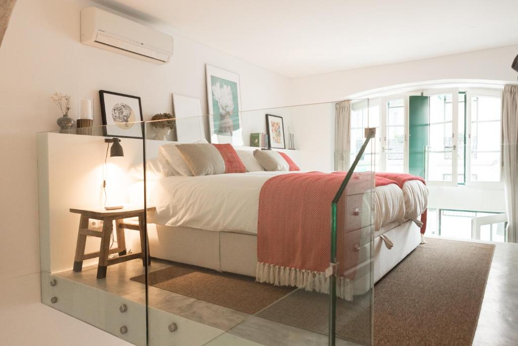 Stylish Tailor Made Flat — photo 1