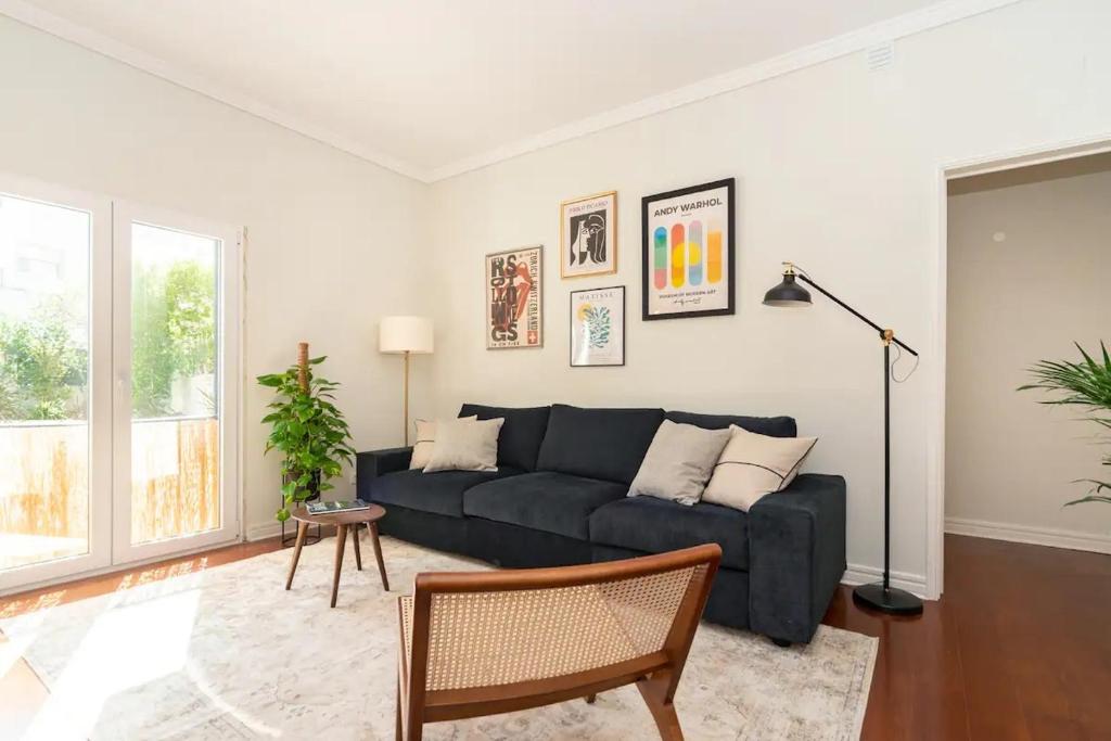 WHome Coastal Comfort: Apartment Retreat by the Sea — photo 1